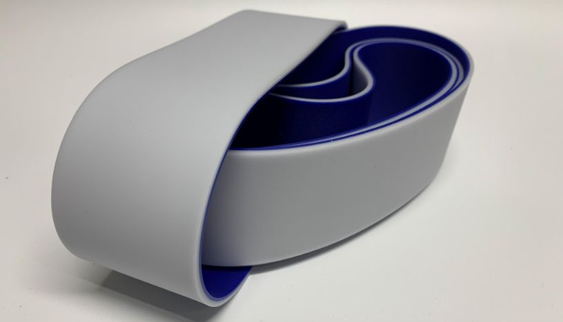 Conveyor belt with silicone coating